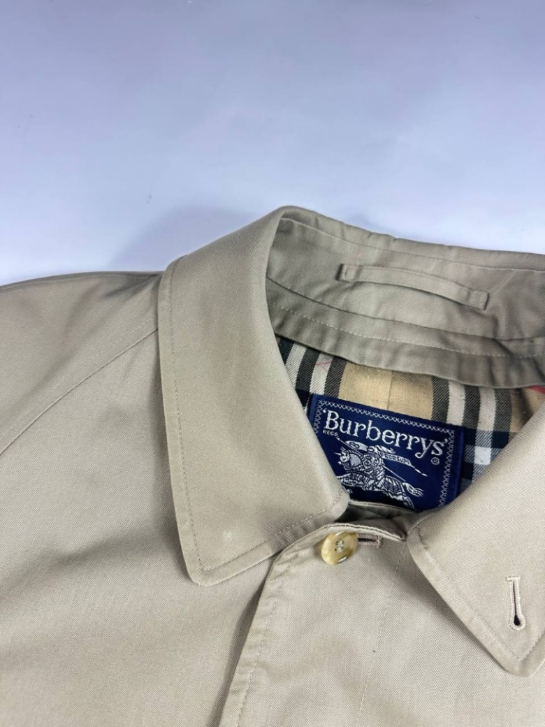 90s Burberrys trench coat > PostObsession